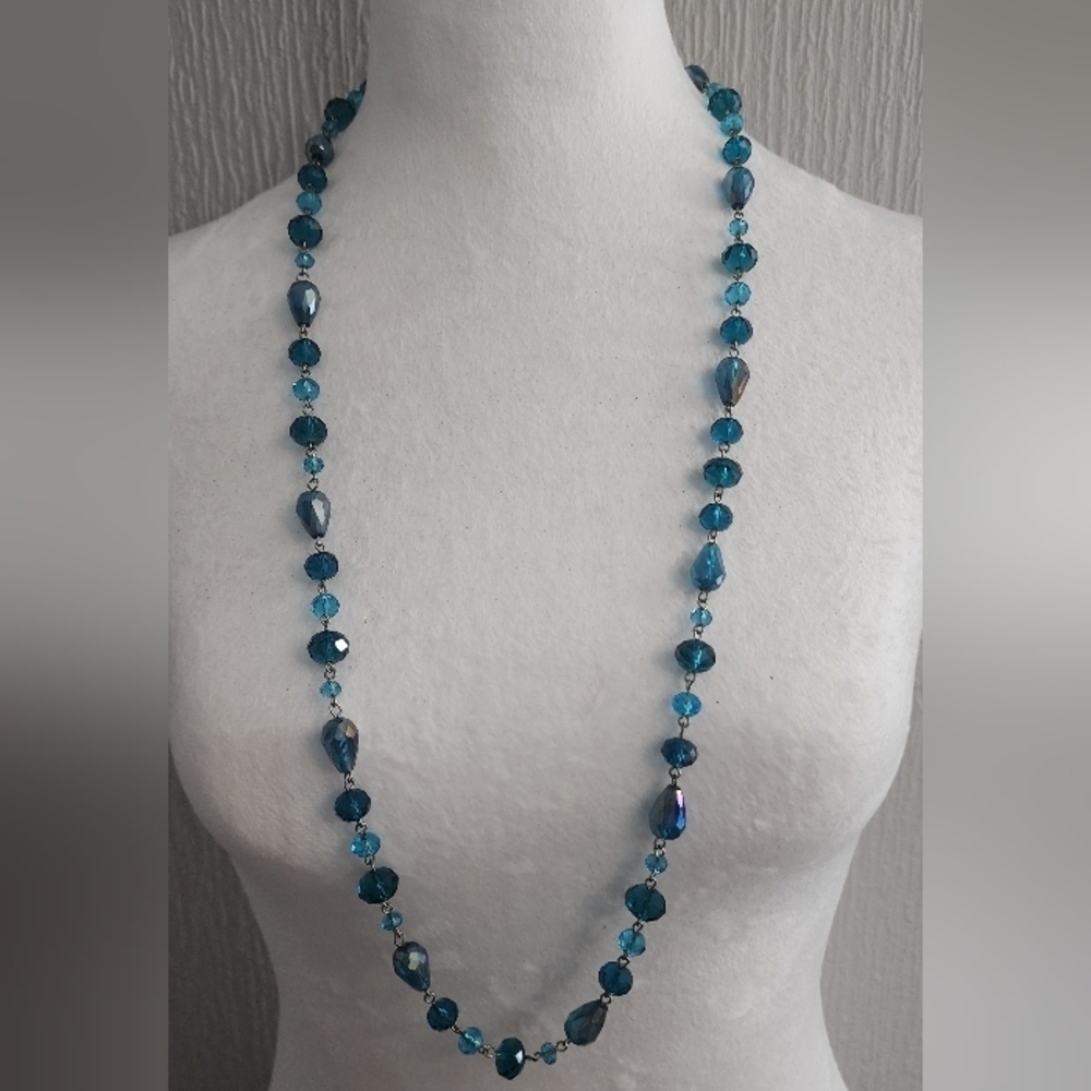 Elegant Iridescent Blue Beaded Necklace